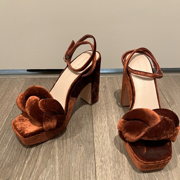 Velvet platforms - Picture 3 of 8